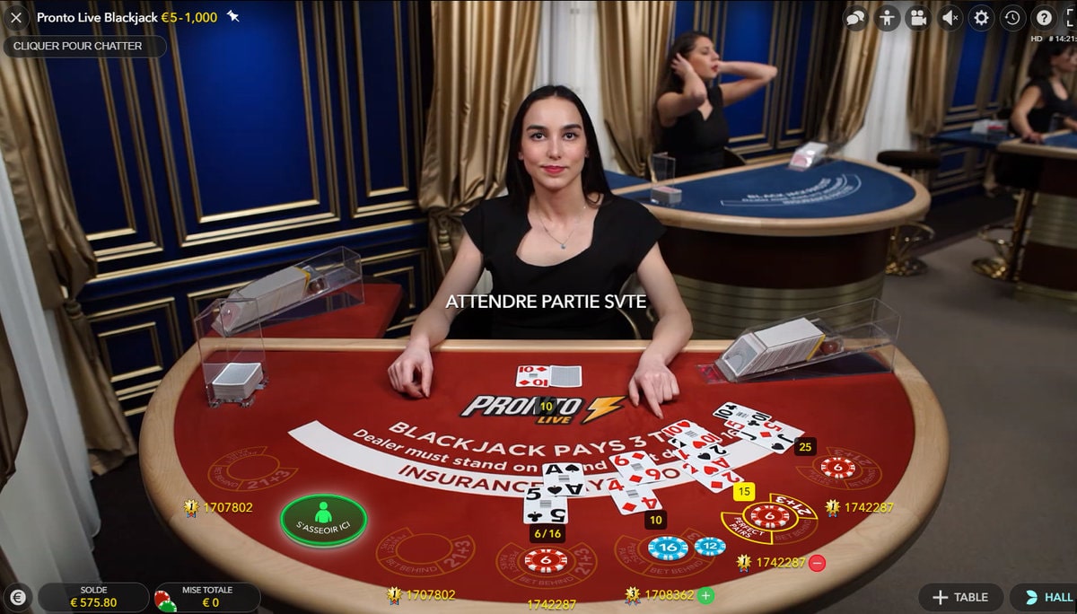 Croupière a la table Pronto Live Blackjack