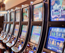 Destruction de machines à sous obsolètes au Casino Joa La Siesta d'Antibes