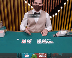 Croupier en direct a la table Multibet Baccarat d'Authentic Gaming