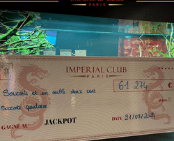 Brelan de 7 de carreau au jackpot de blackjack